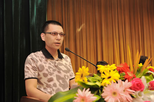 �Ϻ������y�T(m��n)�S�����F(tu��n)�����޹�˾�����L(zh��ng)�����ڴ��(hu��)������(b��o)��l(f��)��