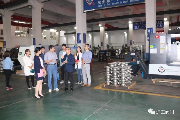 嘉定區經委前來上海滬工閥門廠進行調研(圖1)